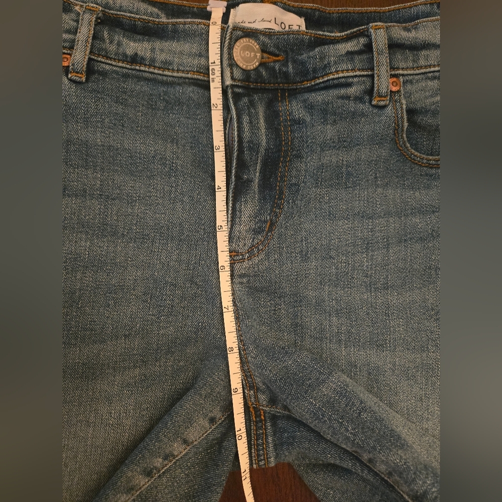 LOFT Raw Hem Denim Shorts Size 10 / 30 Medium Wash Mid Rise - Picture 4 of 8